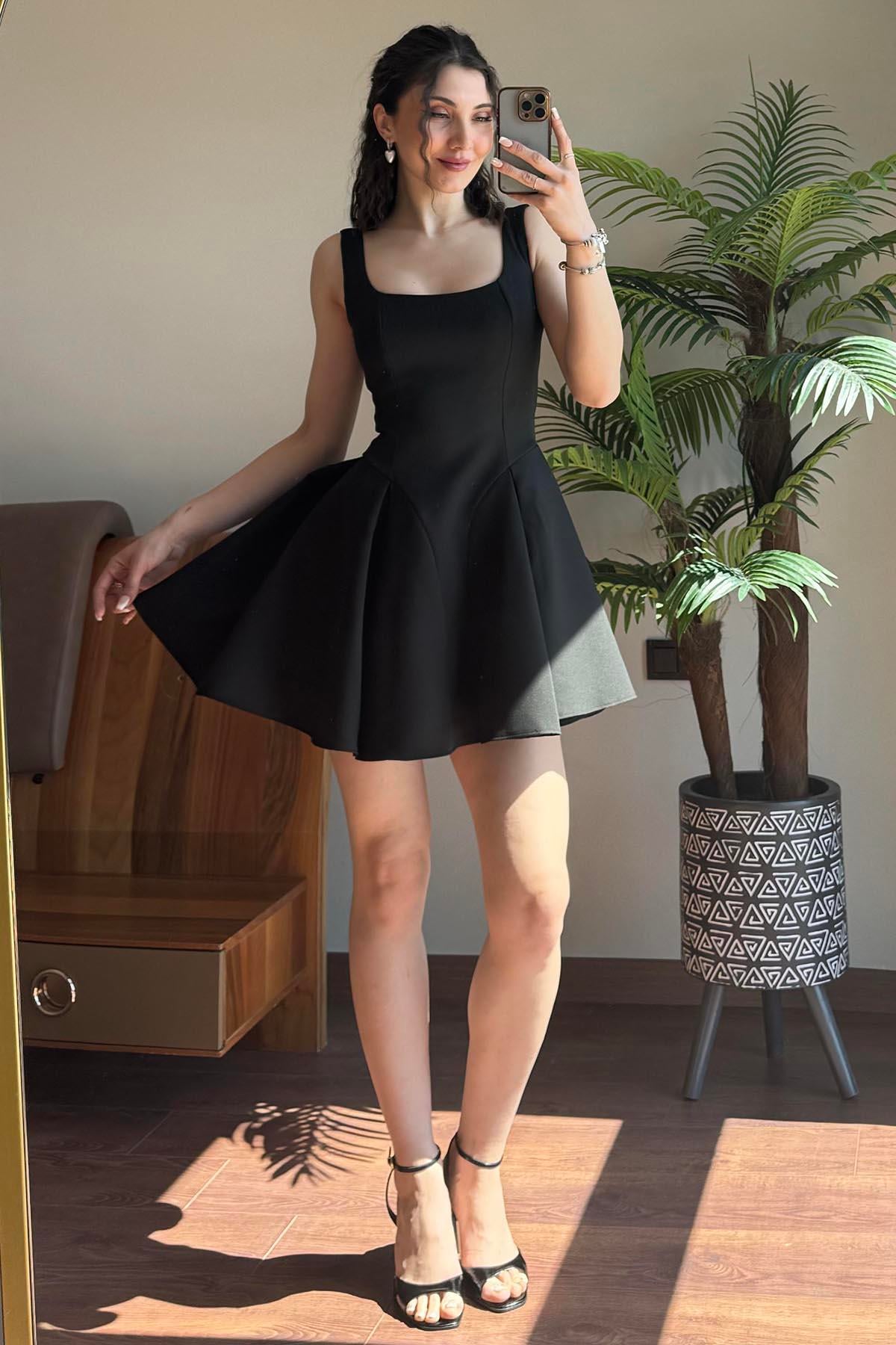 Siyah Korseli Elbise