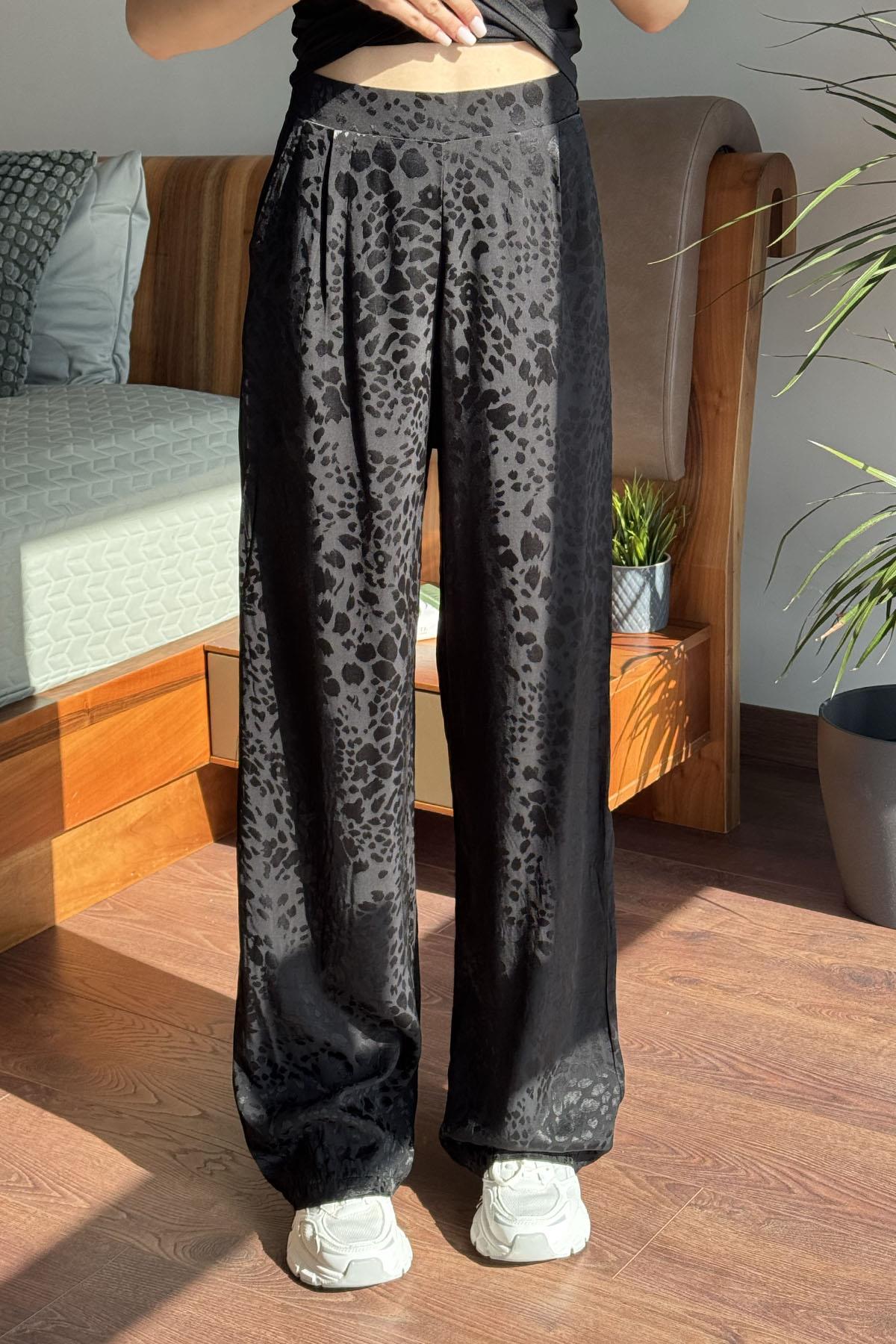 Siyah Leopar Desenli Pantolon