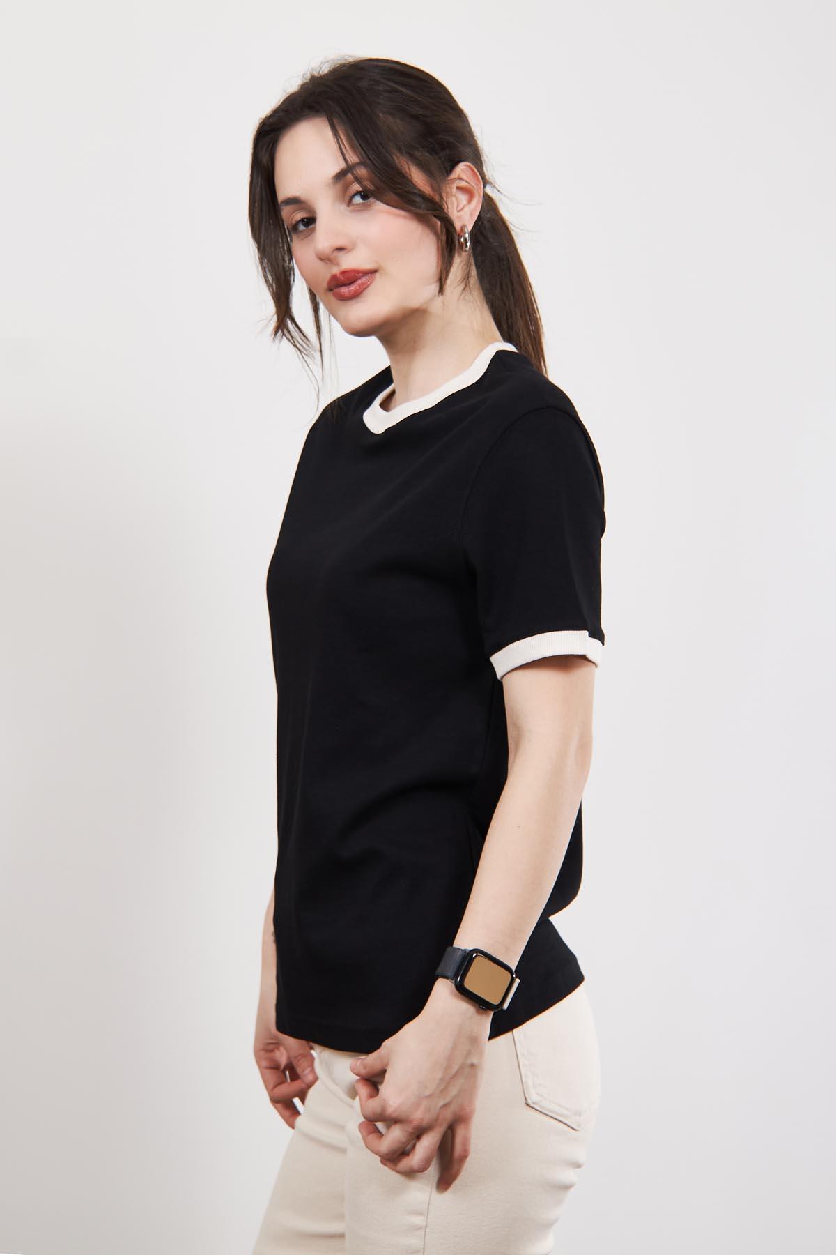 Siyah Massi Kontrast Yaka ve Manşetli T Shirt