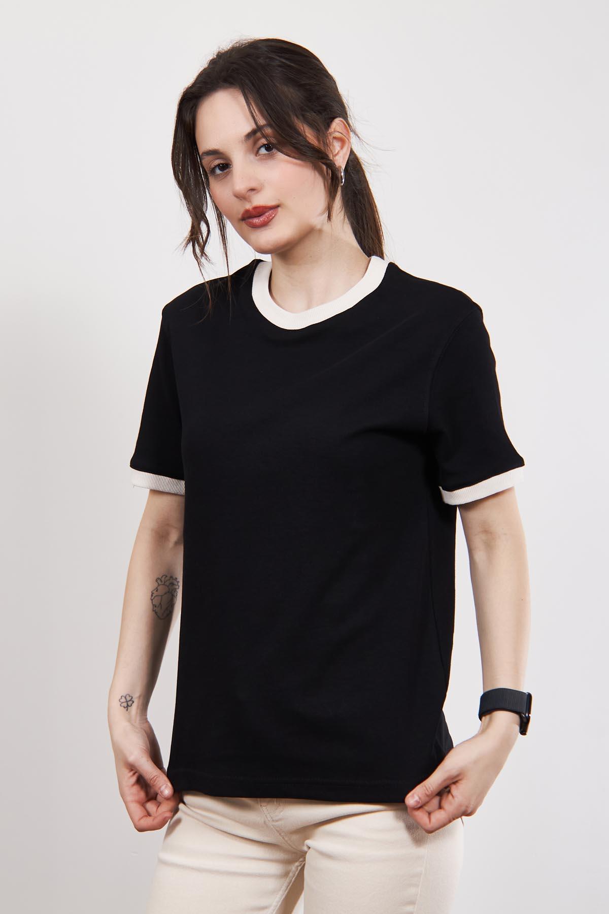 Siyah Massi Kontrast Yaka ve Manşetli T Shirt