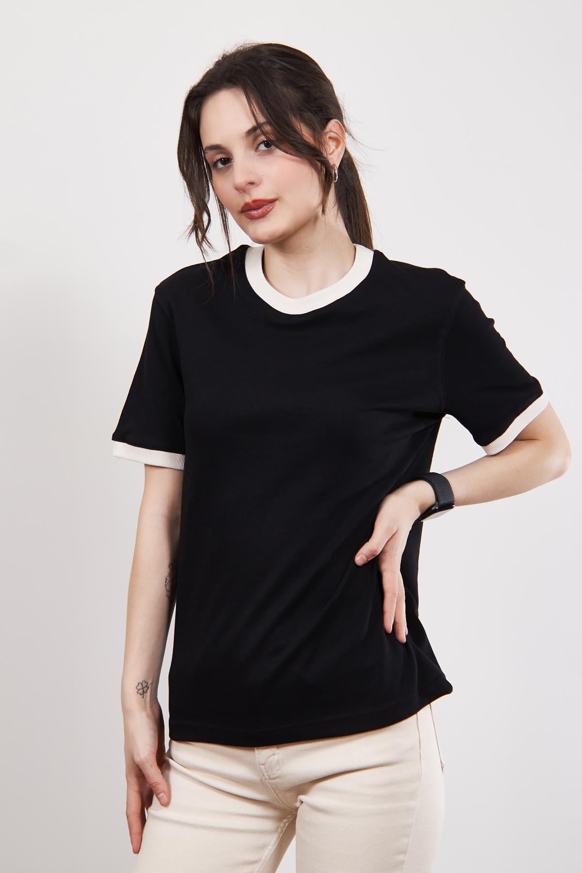 Siyah Massi Kontrast Yaka ve Manşetli T Shirt