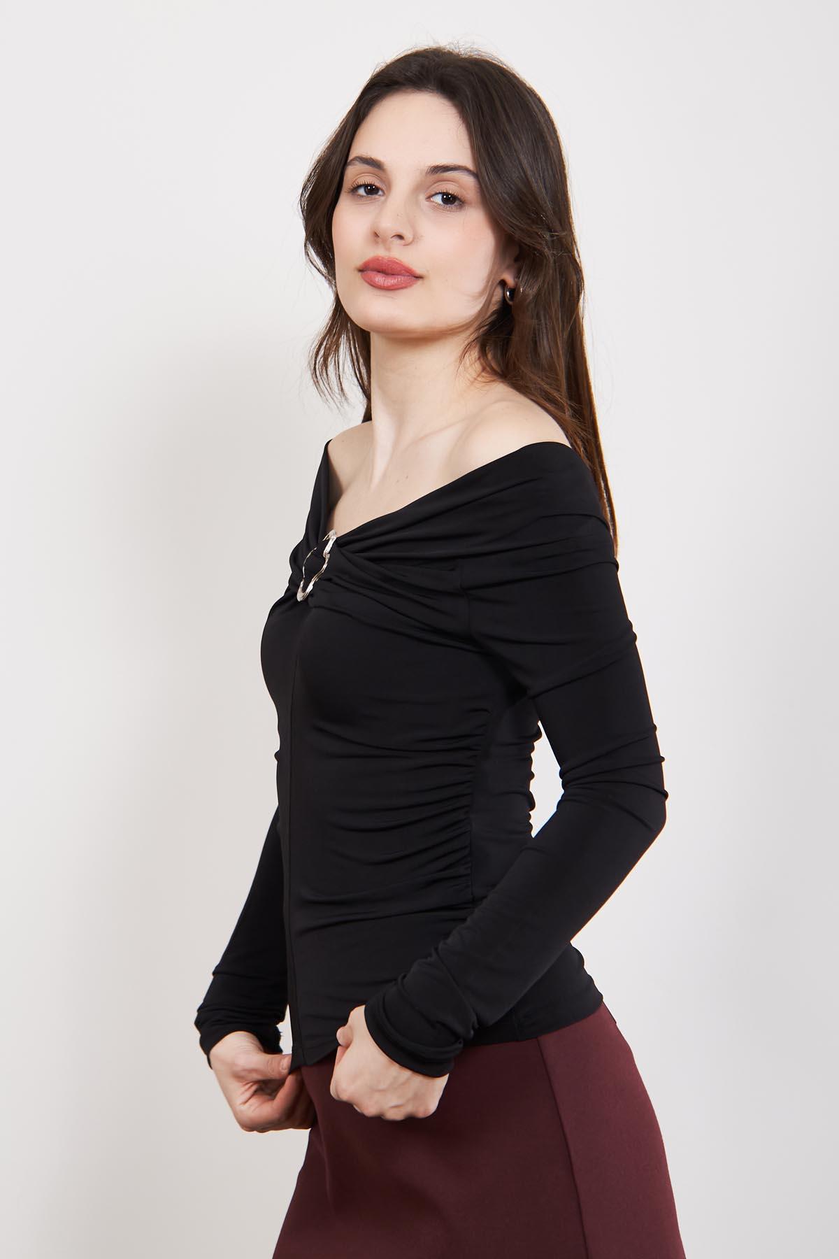 Siyah Metal Toka Detaylı Bluz