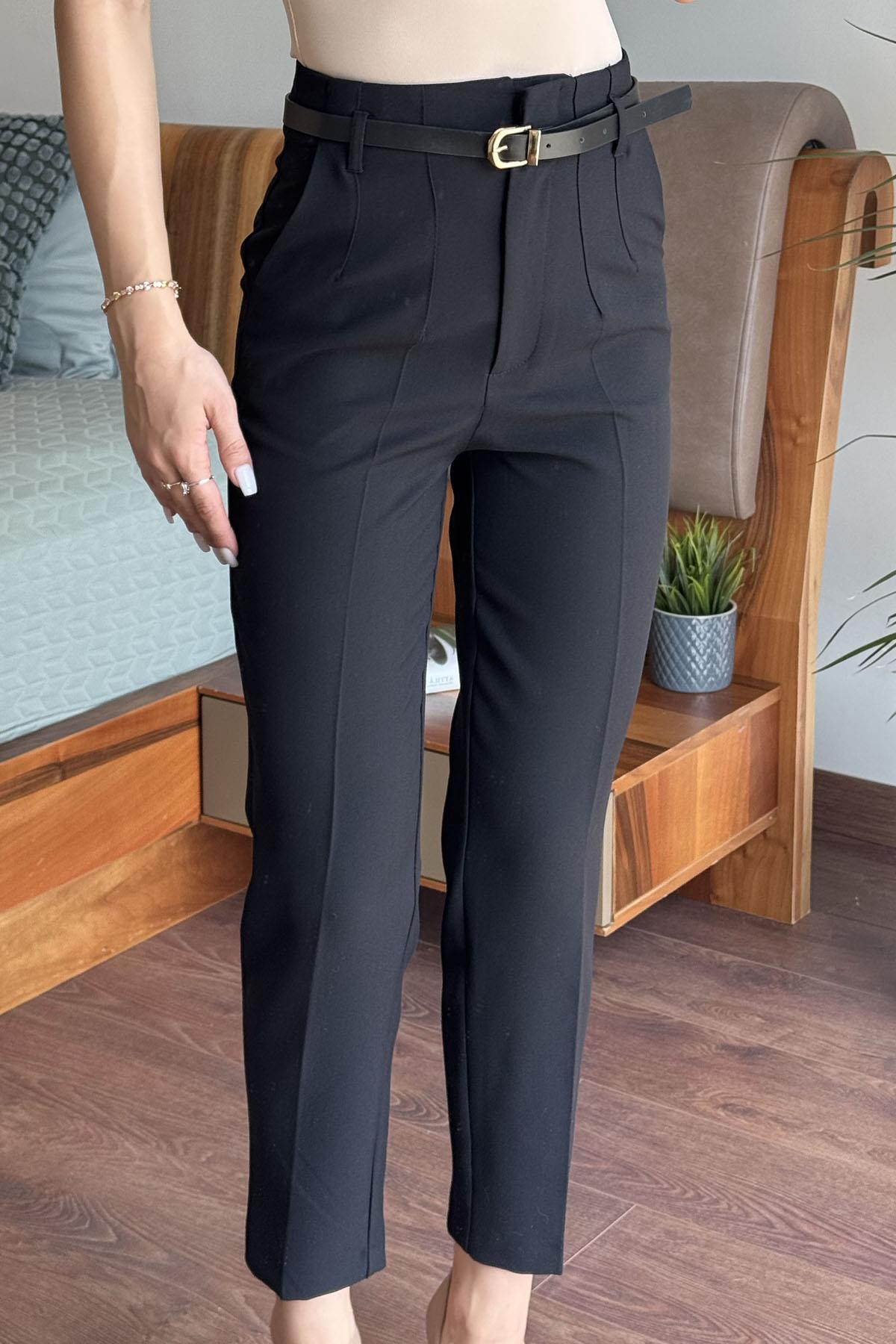 Siyah Önü Flatolu Kemerli Pantolon