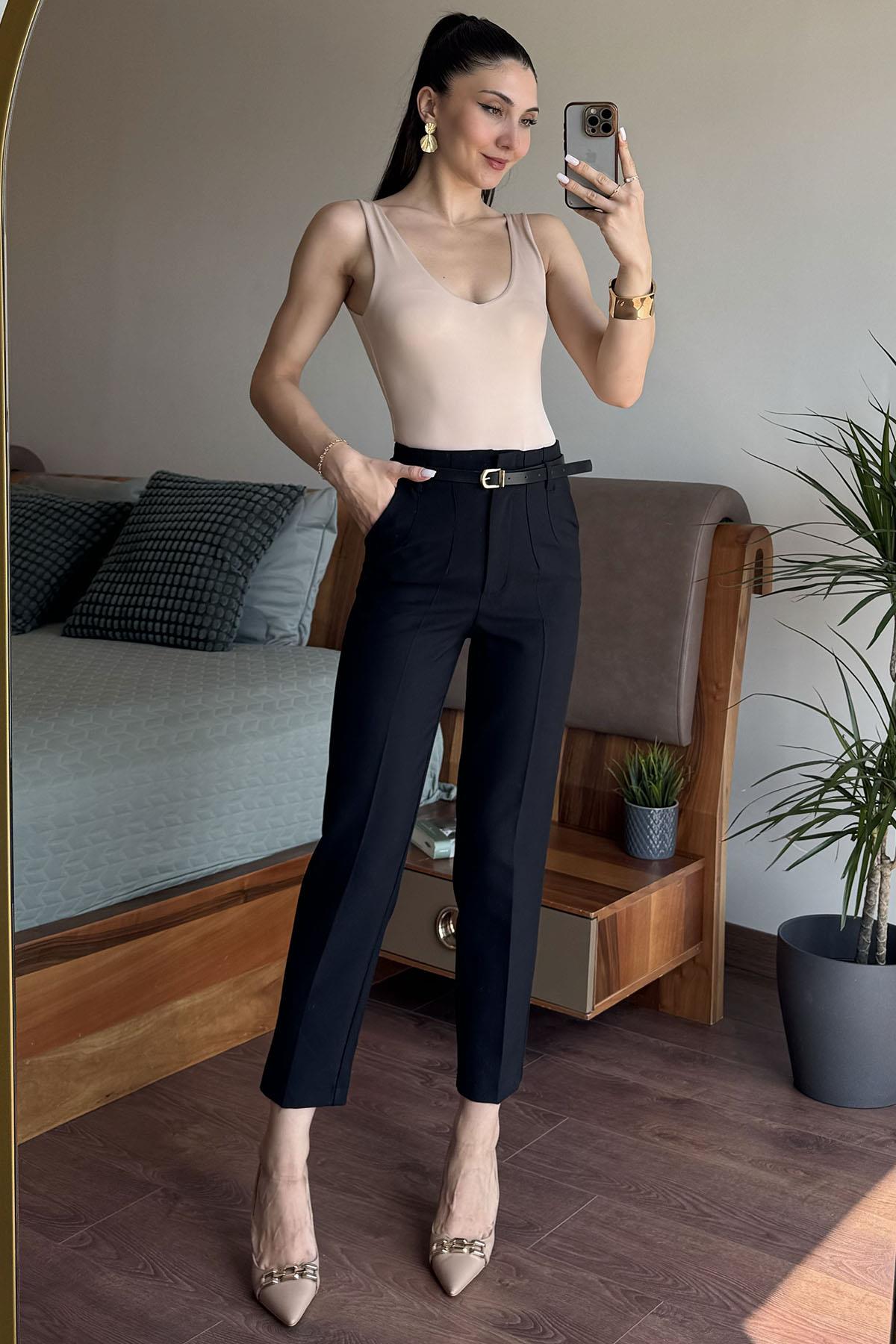 Siyah Önü Flatolu Kemerli Pantolon