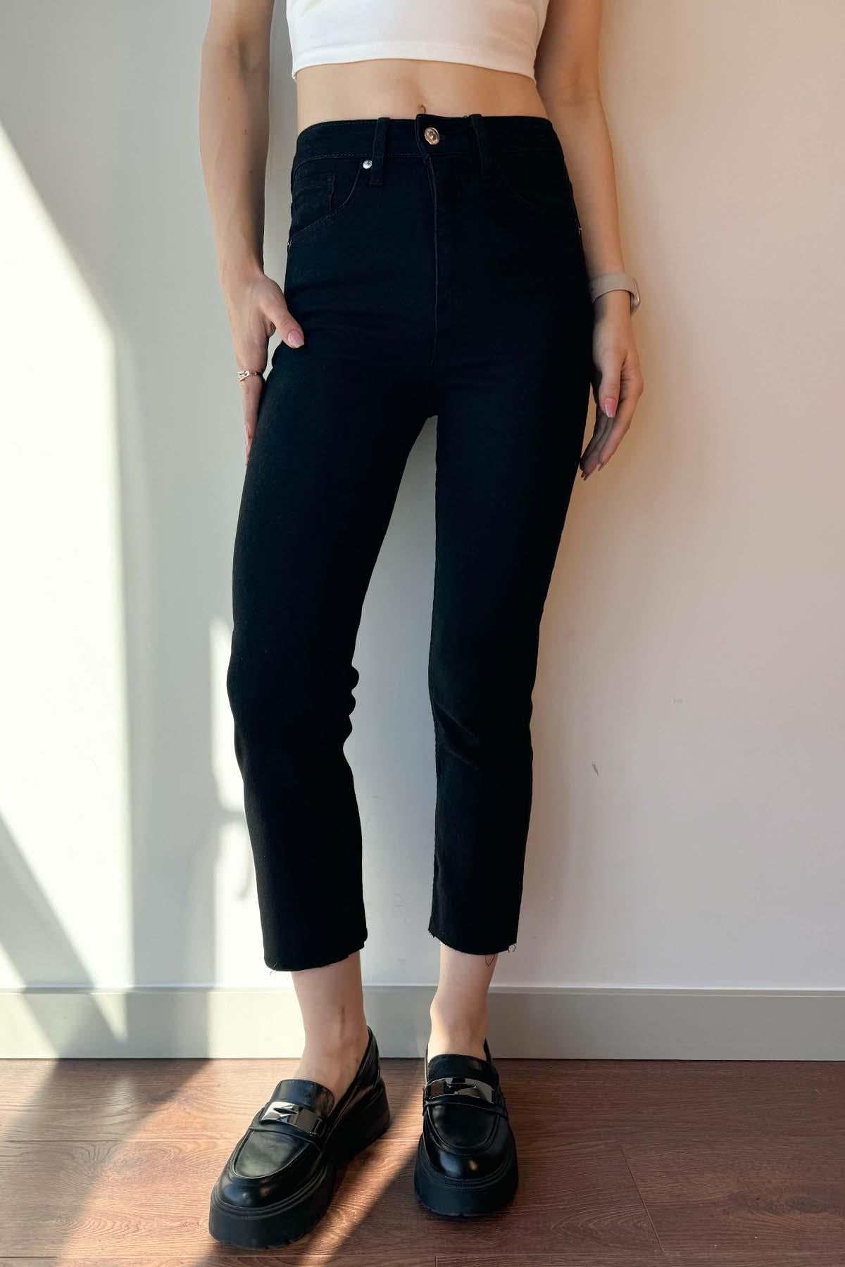 Siyah Paça Kesik Boyfit Jean