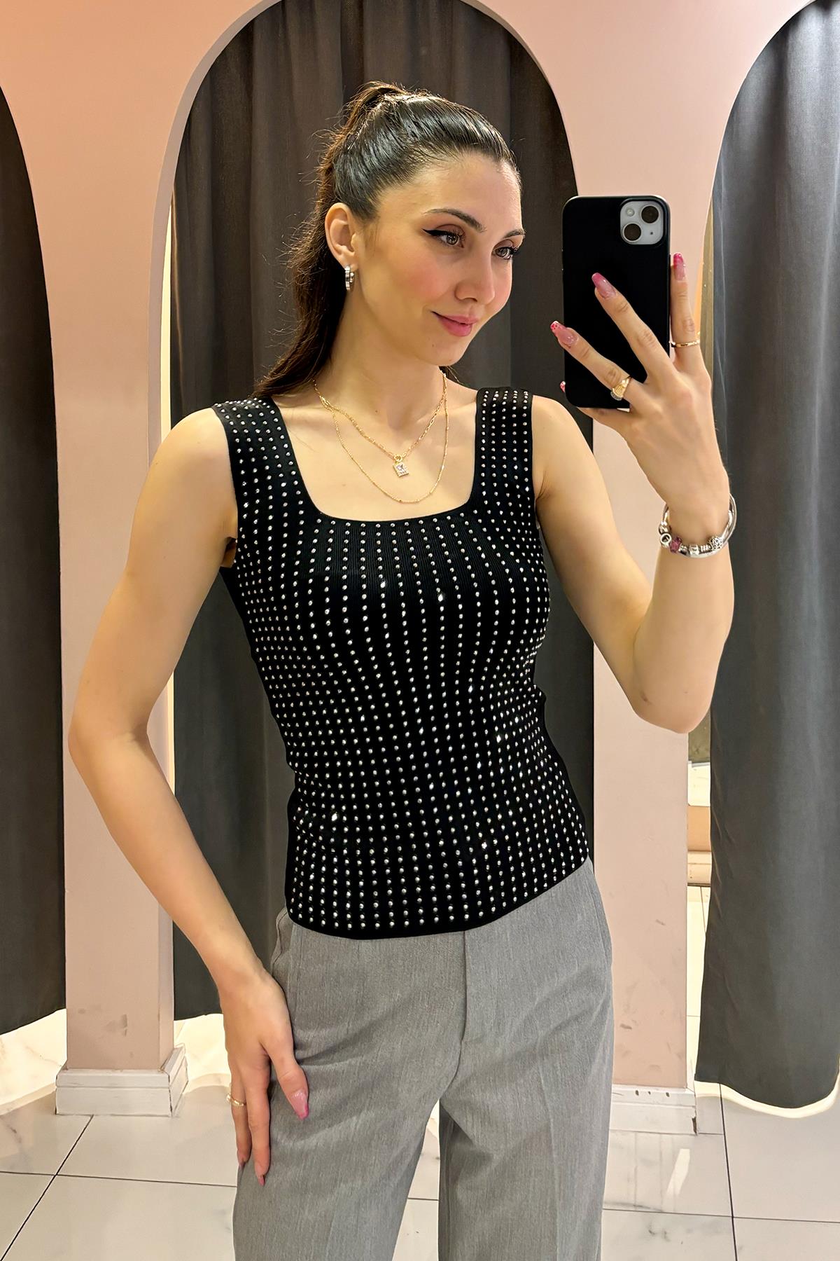 Siyah Serpme Taşlı Atlet