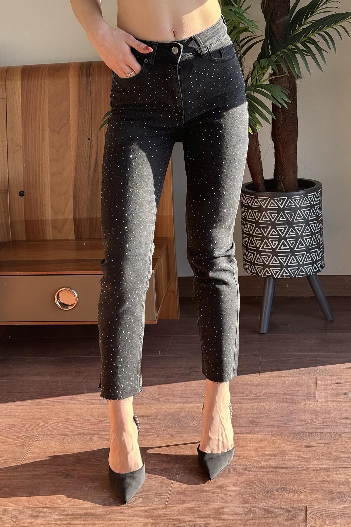 Siyah Serpme Taşlı Mom Fit Jean