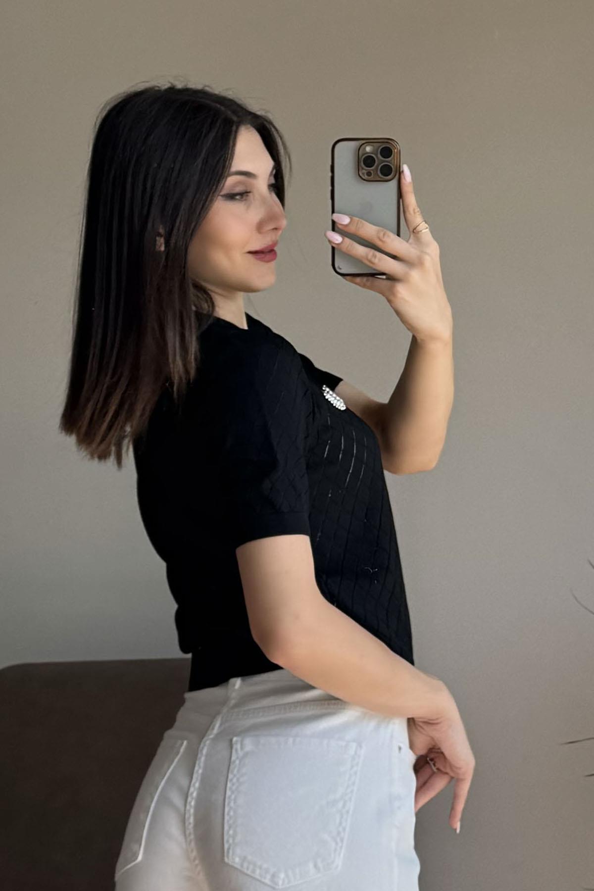 Siyah Taşlı Ajurlu Triko Bluz