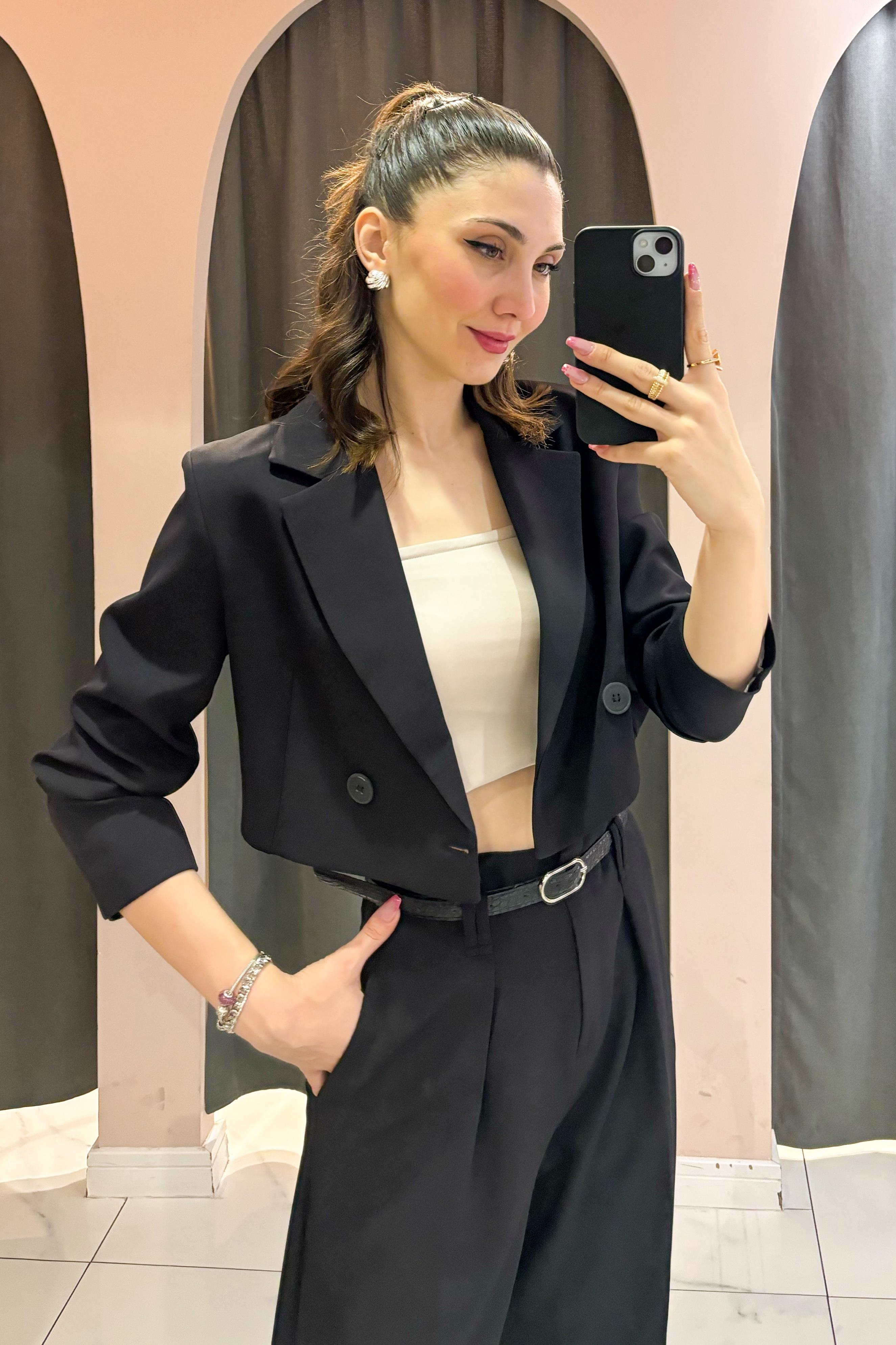 Siyah Tek Düğmeli Crop Ceket