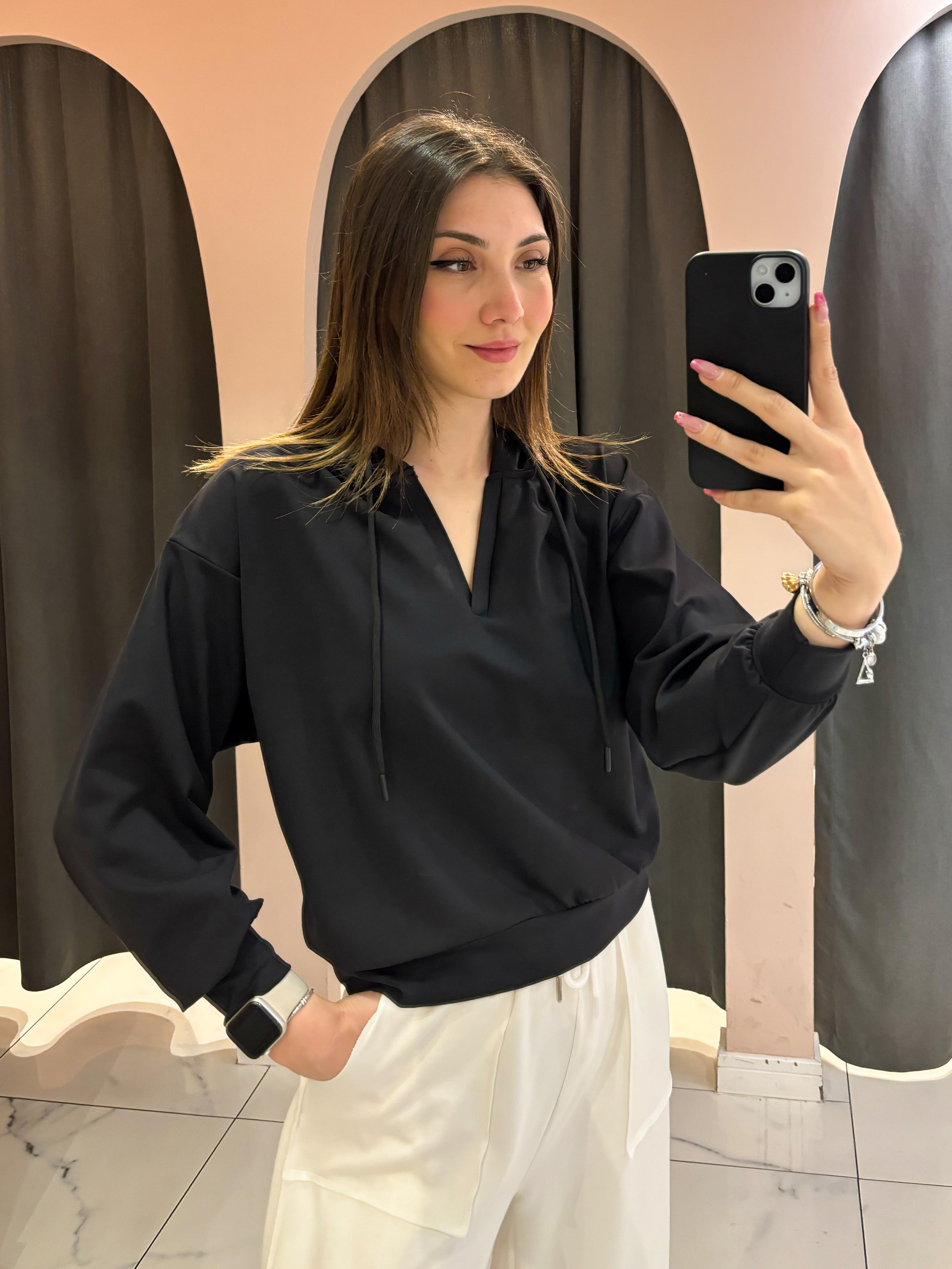 Siyah V Yaka Kapüşonlu Sweatshirt
