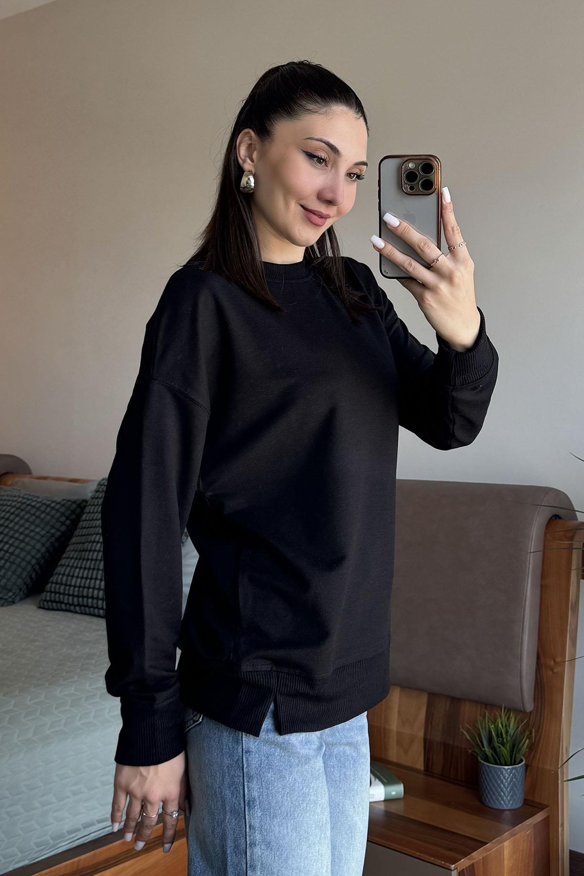 Siyah Yakası ve Kolları Ribanalı Basic Sweatshirt