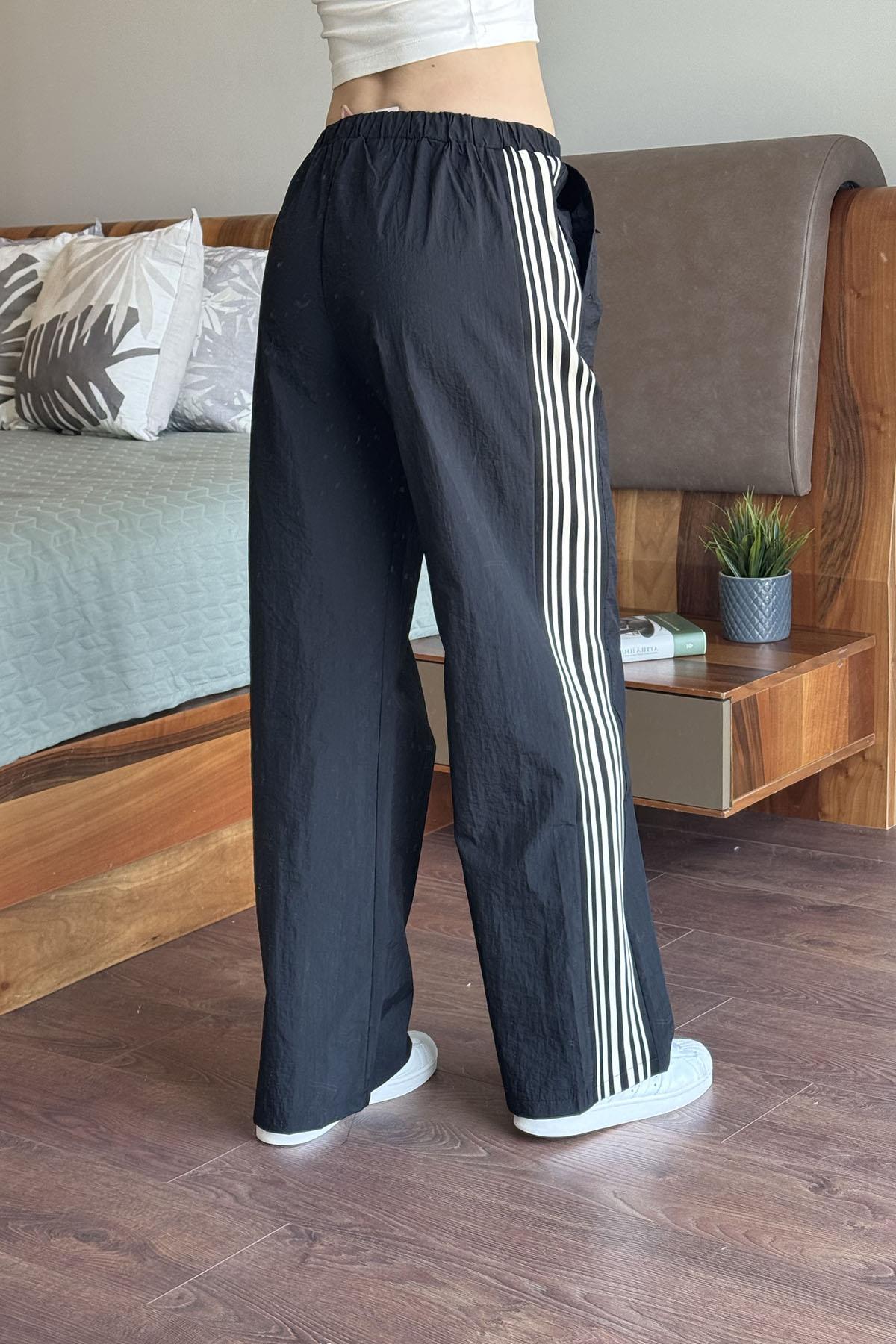 Siyah Yanı Şerit Detaylı Pantolon
