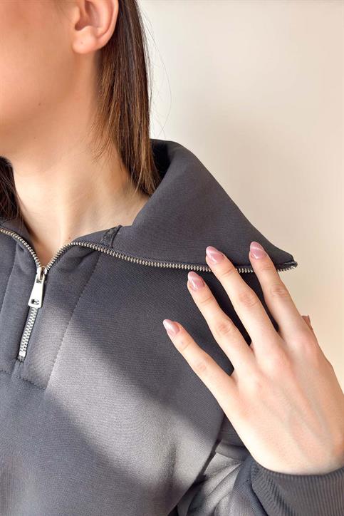 Antrasit Yaka Detaylı Crop Sweatshirt
