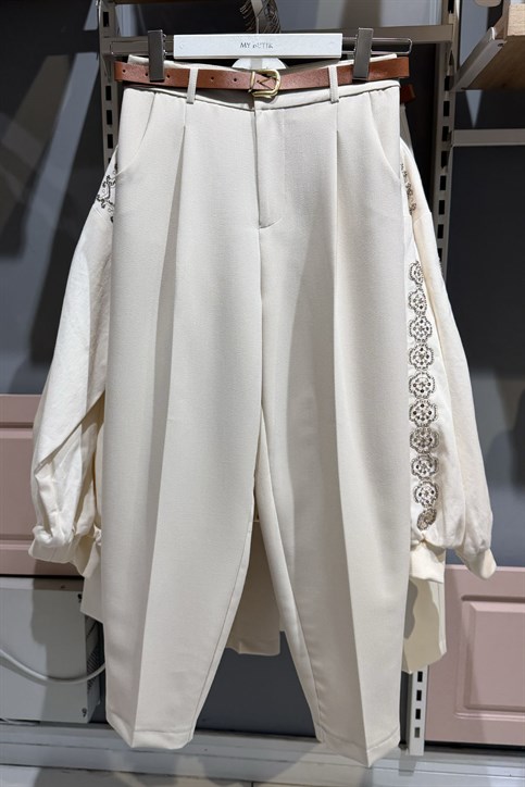 Bej Kemerli Pantolon