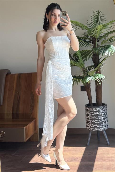 Beyaz Arkası Britli Dantel Elbise