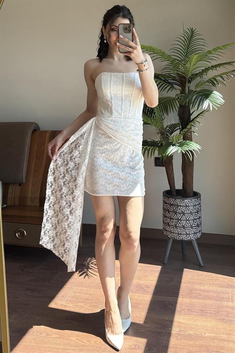 Beyaz Arkası Britli Dantel Elbise