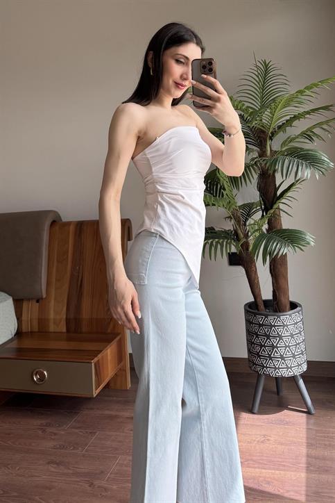 Beyaz Asimetrik Kesim Yandan Fermuarlı Bluz