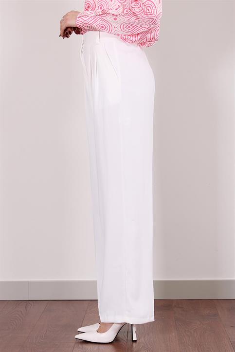 Beyaz Beli Lastikli Gold Düğmeli Geniş Paça Pantolon
