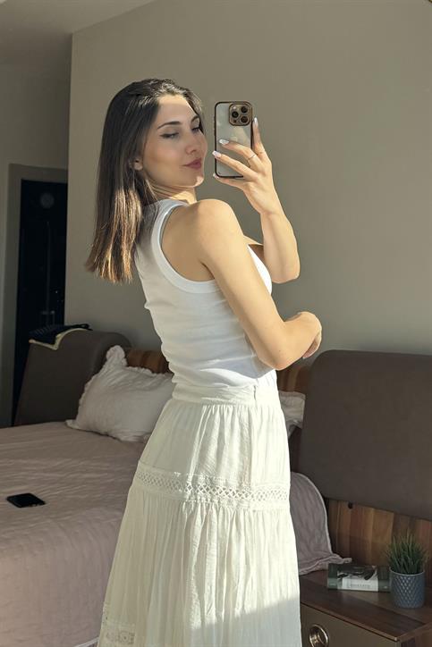 Beyaz Halter Yaka Taş Baskılı Atlet
