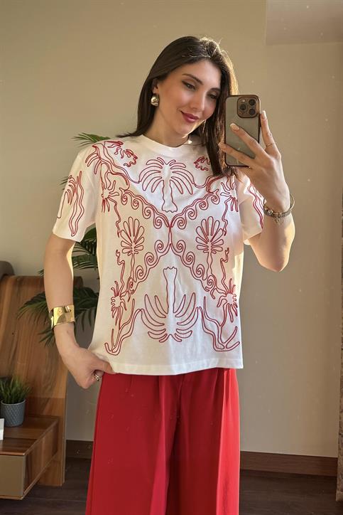 Beyaz Kırmızı Nakış İşlemeli T Shirt
