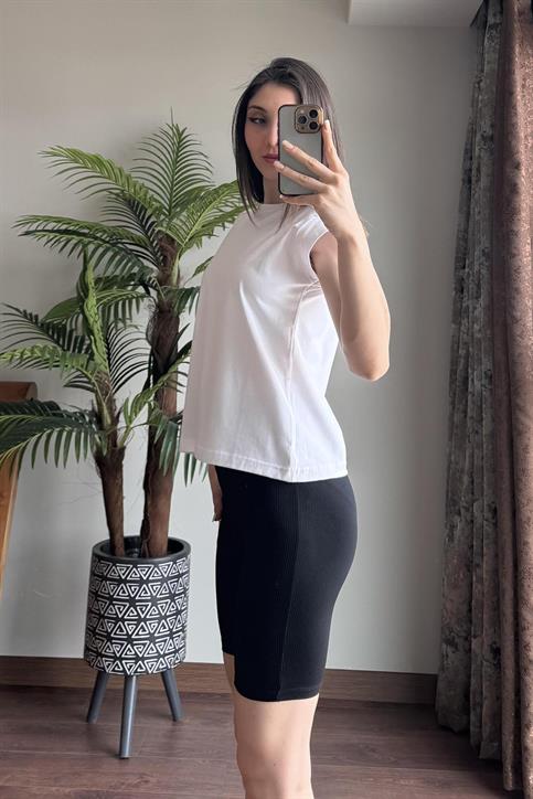 Beyaz Kol Detaylı T Shirt