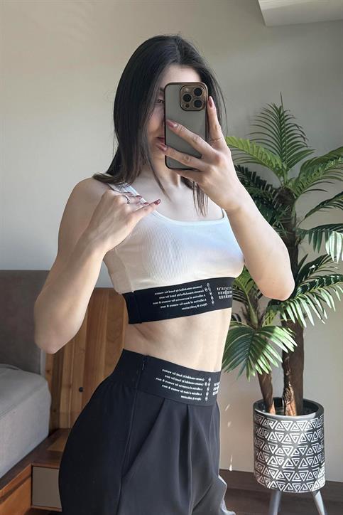 Beyaz Lastik Detaylı Crop Top Atlet