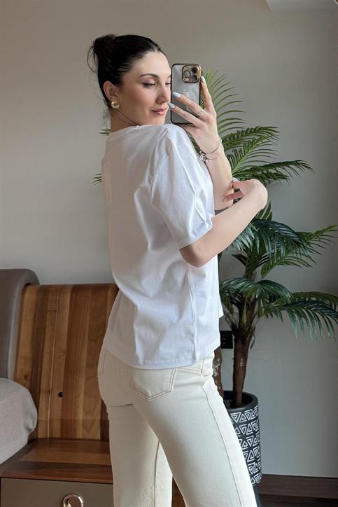 Beyaz Nakışlı T Shirt
