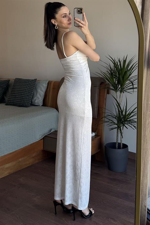 Beyaz Ön Düğümlü Yırtmaç Detaylı Askılı Elbise