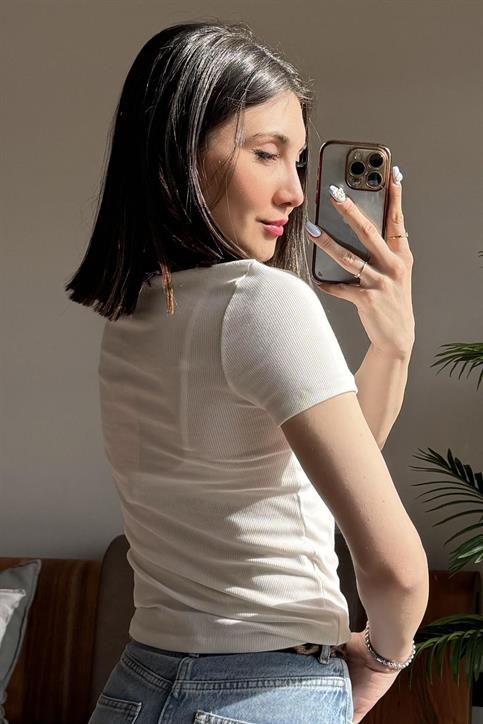 Beyaz Önü Çıt Çıtlı Kaşkorse T Shirt