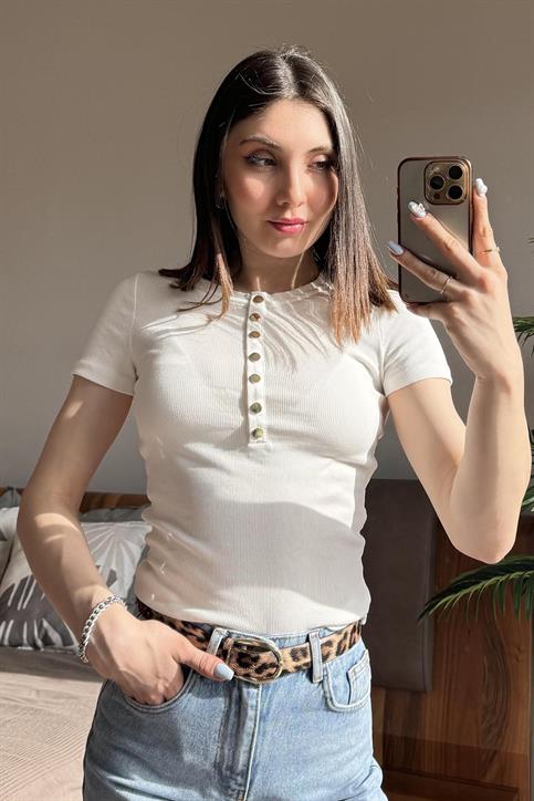 Beyaz Önü Çıt Çıtlı Kaşkorse T Shirt