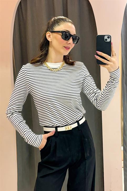 Beyaz Yakası Ribanalı Uzunkollu Çizgili Sweatshirt
