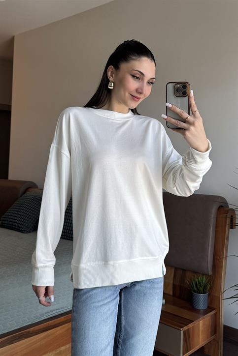 Beyaz Yakası ve Kolları Ribanalı Basic Sweatshirt