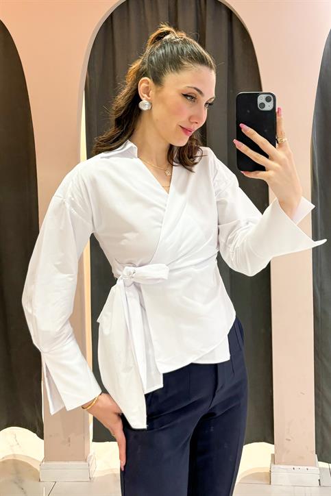 Beyaz Yandan Bağlamalı Gömlek