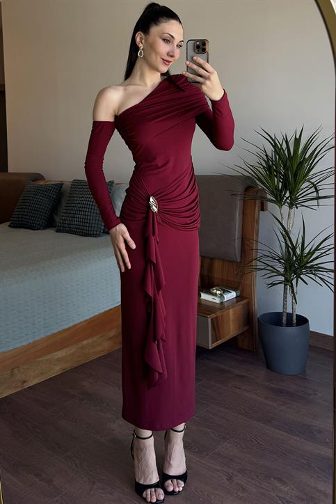 Bordo Düşük Omuz Yan Büzgü Tokalı Elbise