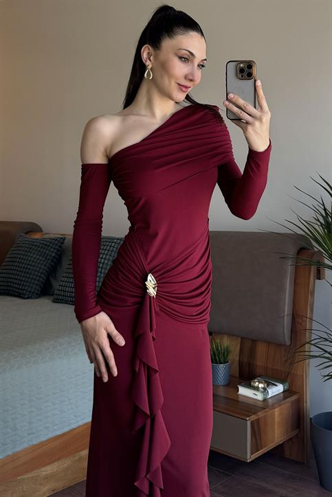 Bordo Düşük Omuz Yan Büzgü Tokalı Elbise