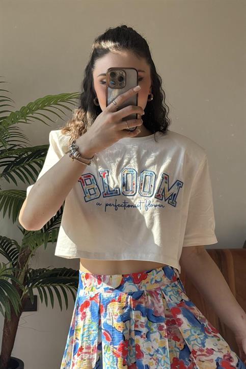Ekru Bloom Baskılı Crop T Shirt