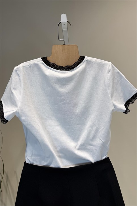 Ekru Dantel Yakalı Crop T Shirt
