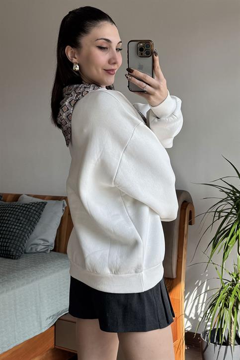 Ekru Leopar Nakışlı Fular Detaylı Sweatsihrt