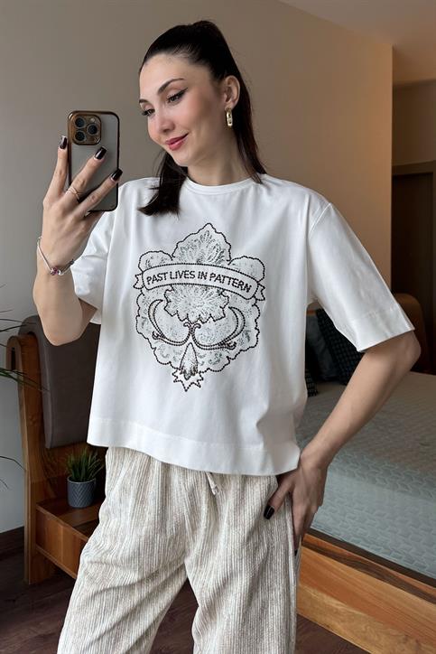 Ekru Nakış Detaylı T Shirt