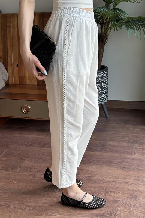 Ekru Yanı Dantel Detaylı Pantolon