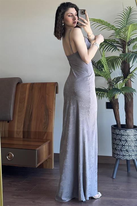 Gri Degaje Yaka Kendinden Desenli Elbise