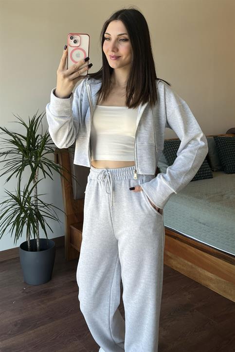 Gri Kapüşon Detaylı Crop Ceketli Takım