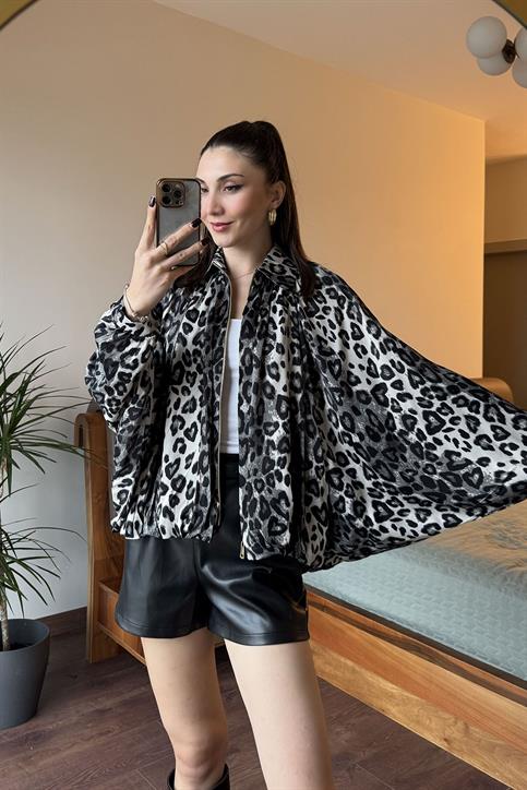 Gri Leopar Desenli Yarasa Kol Saten Ceket