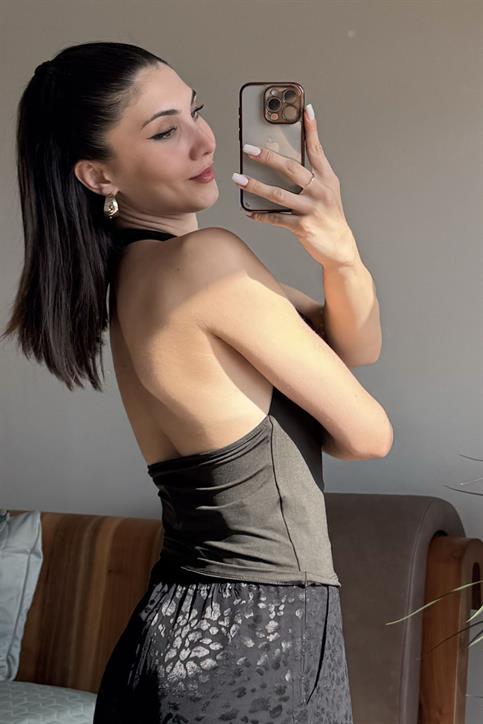 Haki Boyundan Geçmeli Degaje Yaka Kolsuz Bluz