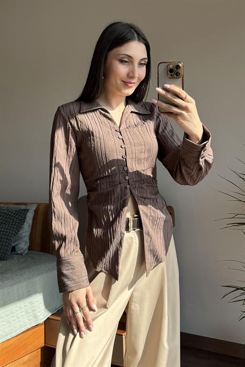 Kahverengi Bele Oturan Düğmeli Bluz