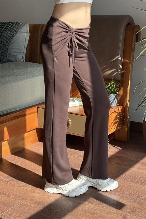 Kahverengi Büzgü Detaylı Pantolon