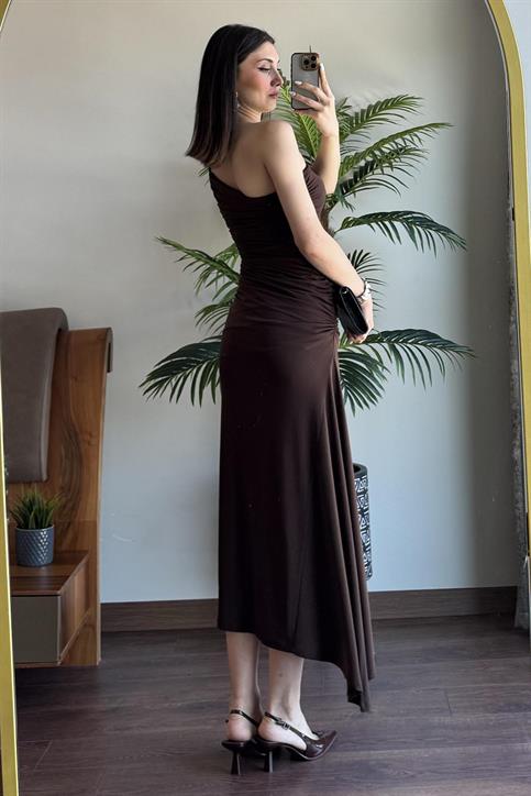 Kahverengi Drape Detaylı Tek Omuz Elbise