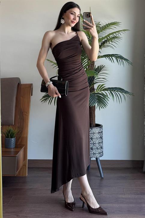 Kahverengi Drape Detaylı Tek Omuz Elbise