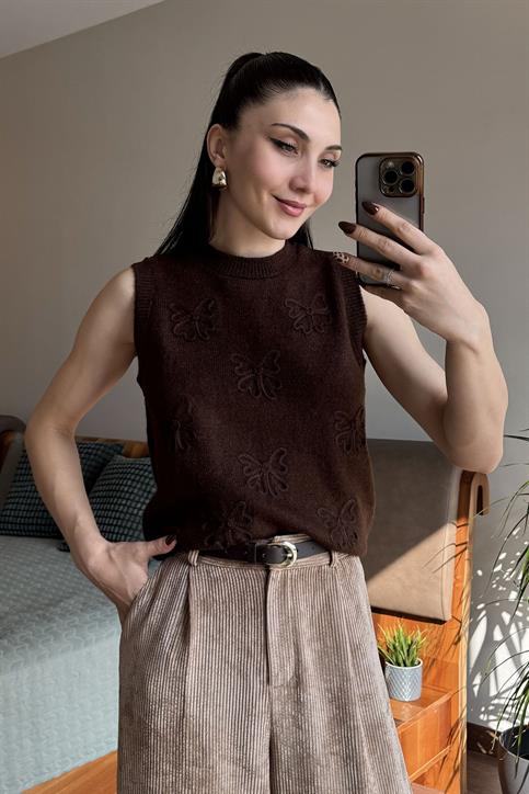 Kahverengi Fiyonk Detaylı Süveter