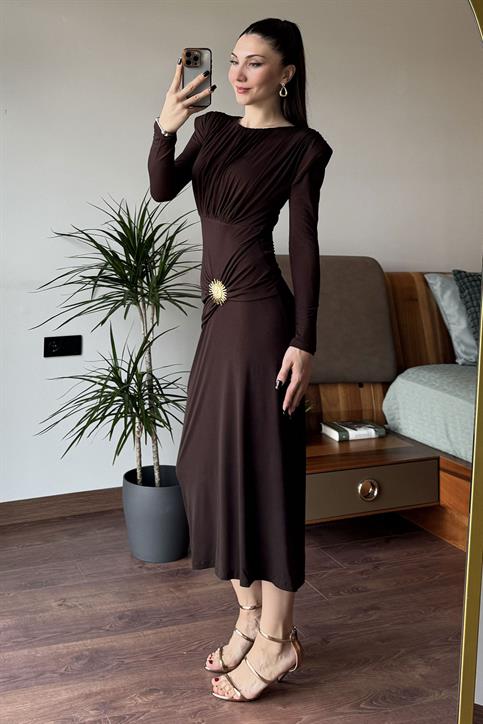Kahverengi Güneş Tokalı Drape Detaylı Elbise